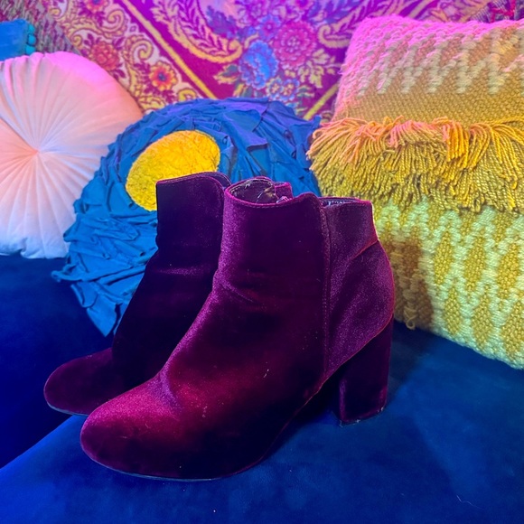 Maroon Burgundy Velvet Booties sz 8.5 - Picture 1 of 6